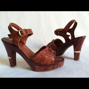 SOLD! VINTAGE 70's 70s PLATFORM SANDALS Sz 7  shoe