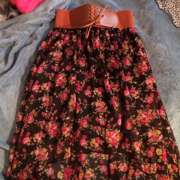 Dresses & Skirts - Flowered skirt