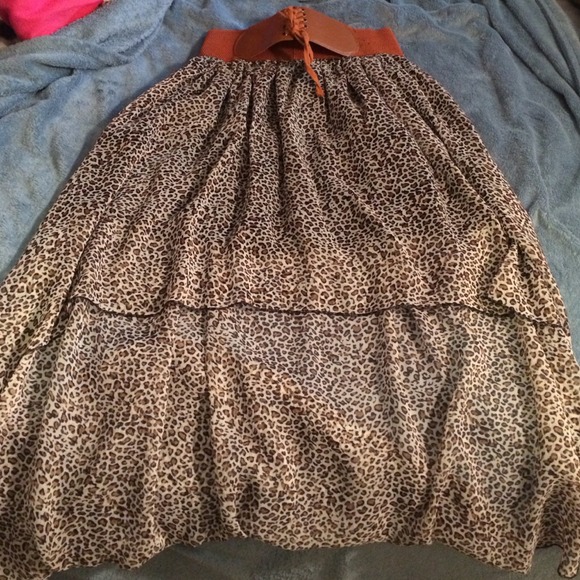 Can bundle with flower skirt - Picture 2 of 2