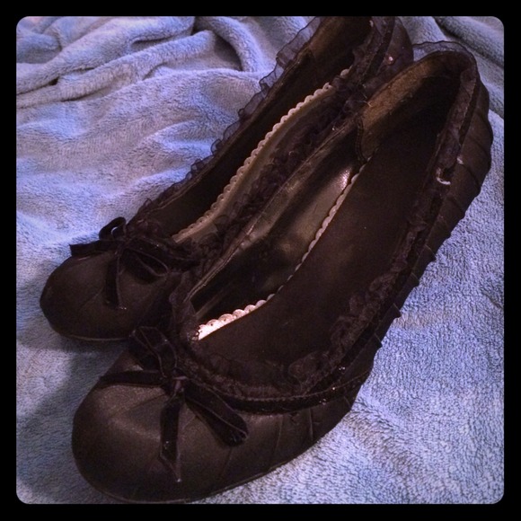 Black heals with lace