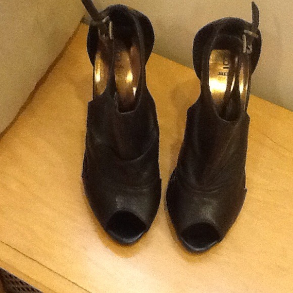 Bakers Shoes - Black Leather Sexy Heels!  Reduced