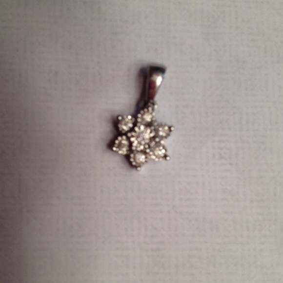 ❗️TRADED  14K white pure gold 💎diamond 🌸pendant - Picture 1 of 4