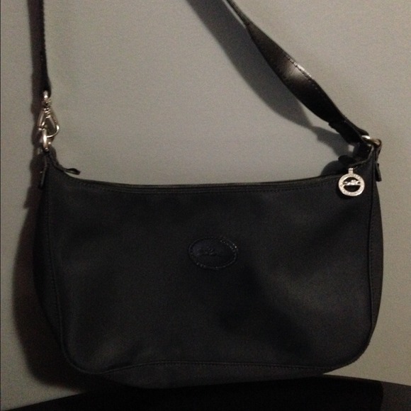 Longchamp Handbags - Longchamp black purse
