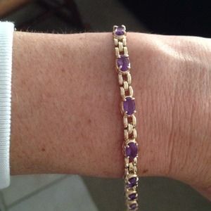 14k gold. Gorgeous bracelet.  Perfect condition.