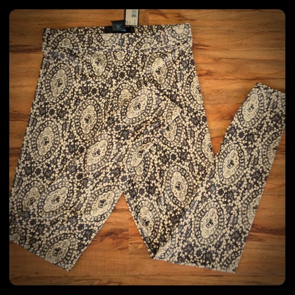 Kardashian leggings 🚫sold