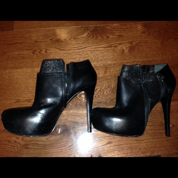 Guess by Marciano booties - Picture 3 of 3