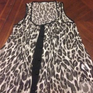 Sleeveless cheetah print top