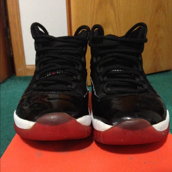 💕💕SOLD💕💕Air Jordan Bred 11s