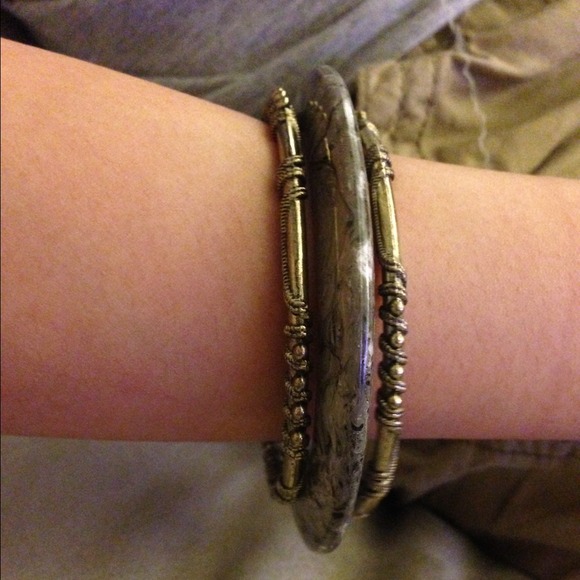 Bangle bracelet