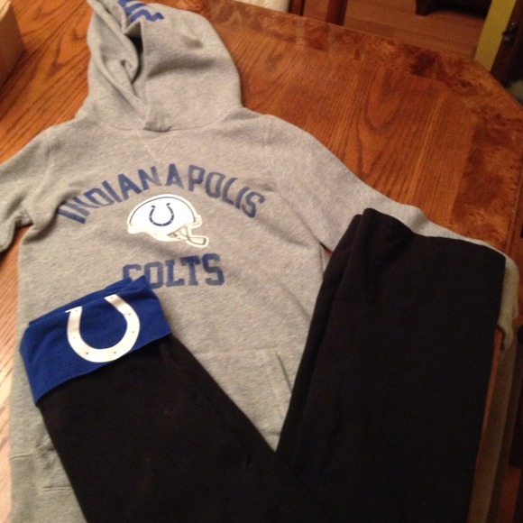VS pink Colts football yoga pants and sweatshirt