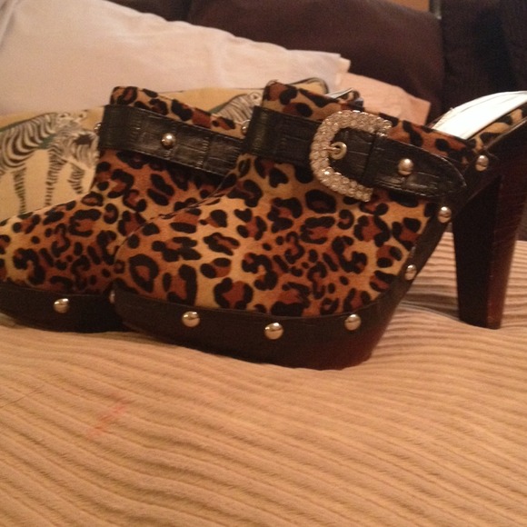 Way cute animal print clog heels with bling 8m