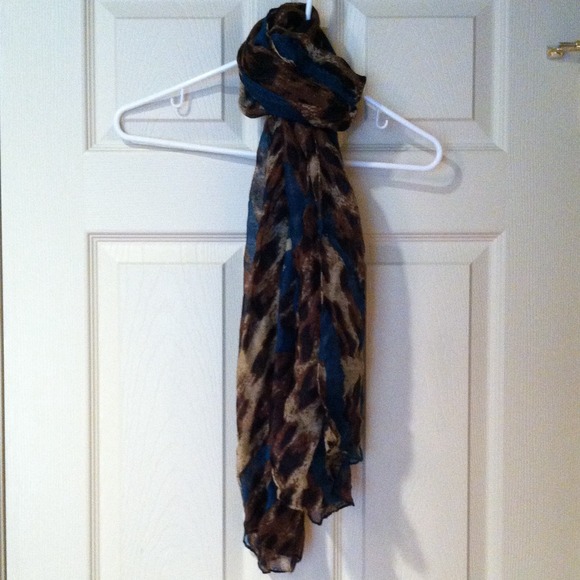 Accessories - 🎯SOLD🎯Leopard & Hearts Scarf