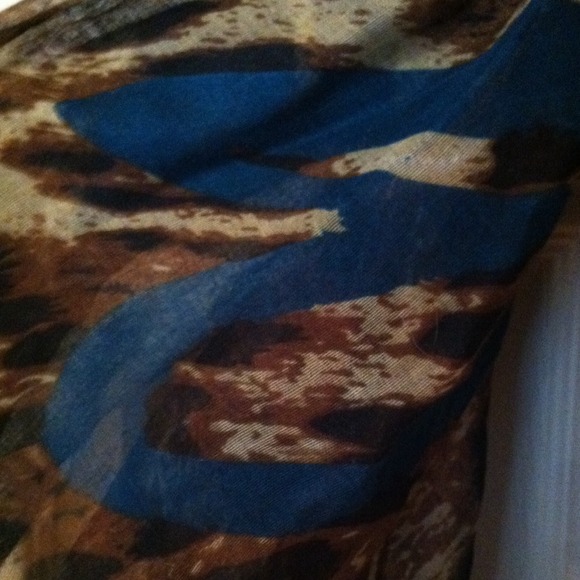 🎯SOLD🎯Leopard & Hearts Scarf - Picture 2 of 2