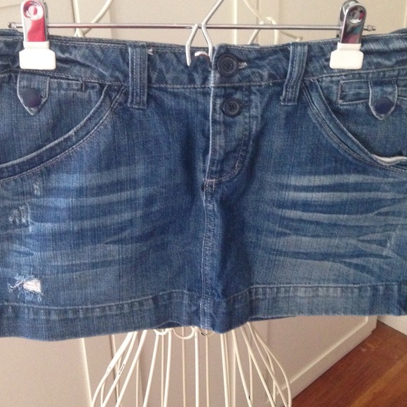 NWOT American eagle jean skirt :)