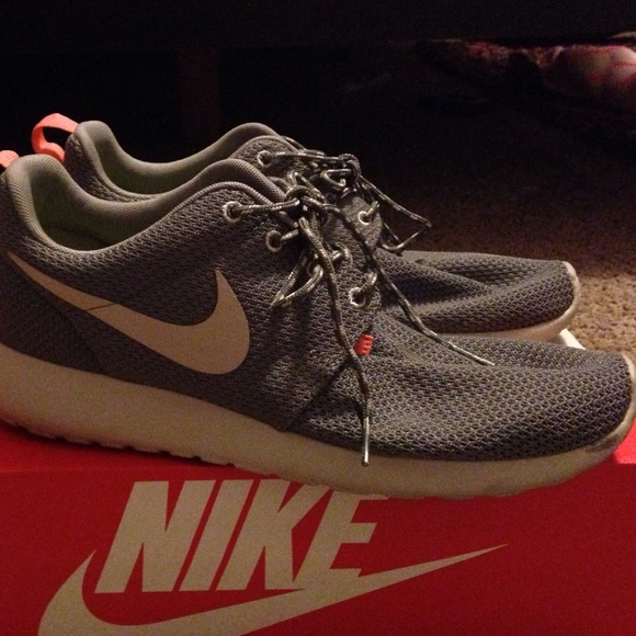Nike rosherun size 9