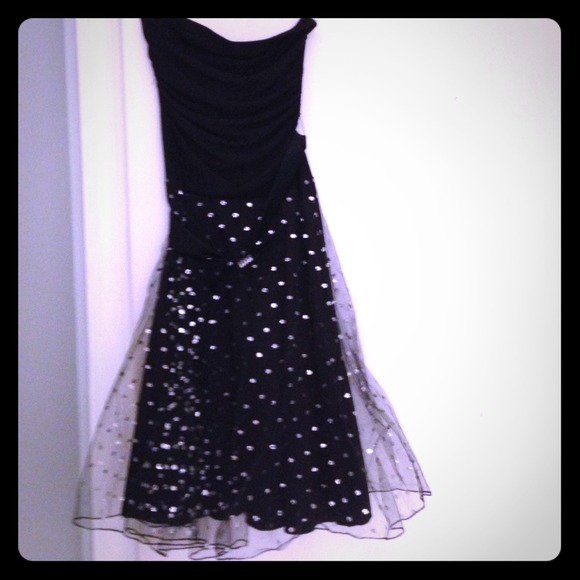 Charming formal dress, size small
