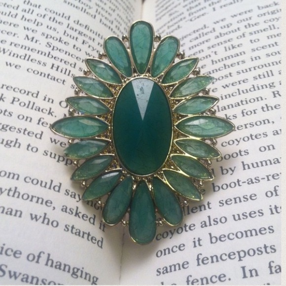 ⬇️11/25 Green gem ring