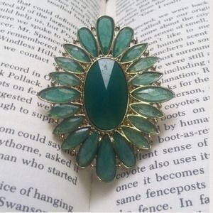 ⬇️11/25 Green gem ring