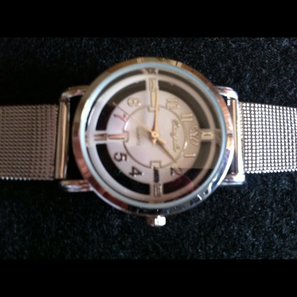 Watch - Picture 2 of 4