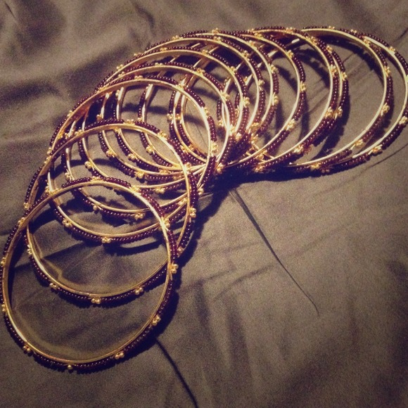 Jewelry - 12 piece bangle set