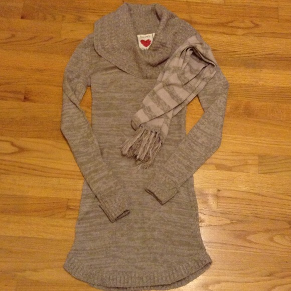 ❌SOLD BUNDLE❌Junior's Sweater Dress Matching Scarf