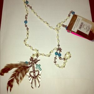 Long cross/feathers necklace