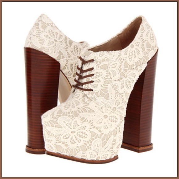 Dolce Vita Shoes - NIB LACE COVERED PLATFORMS🔴BUY2GET1FREE🔴