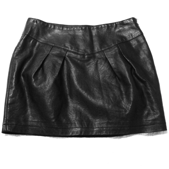 Chic Leather Mini Skirt