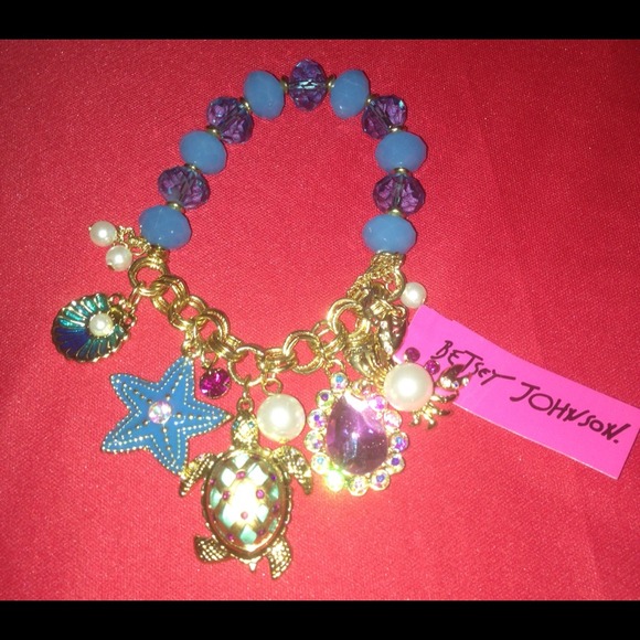 SOLD.    NWT - 💙BETSEY JOHNSON💙 Stretch Bracelet