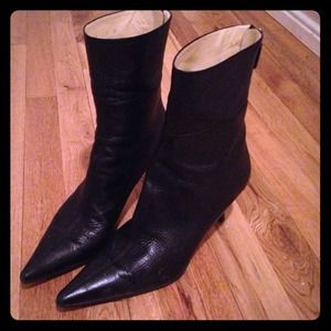 Black leather Gucci boots