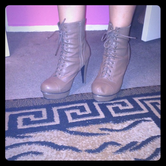 Brownish mid high combat heels