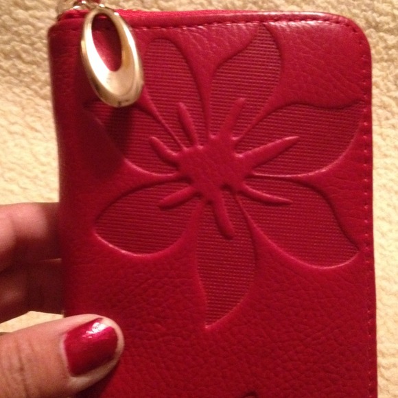 SOLD🔴🔴🔴🔴Red leather zip around wallet - Picture 4 of 4