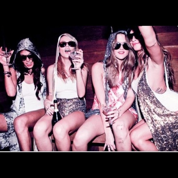 IM CO-HOSTING A PARTY! - Picture 2 of 3