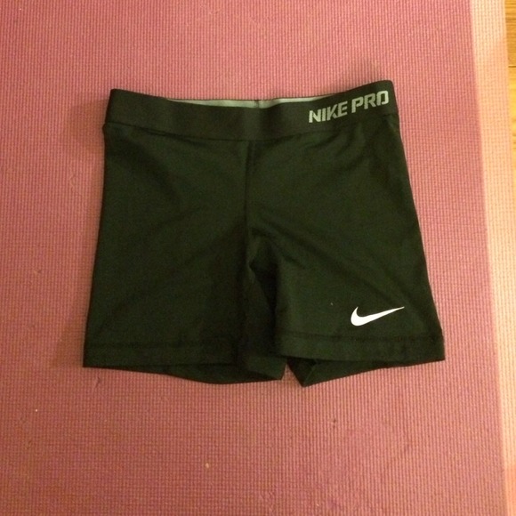 NikePro Spandex shorts & Forever 21 sweater bundle