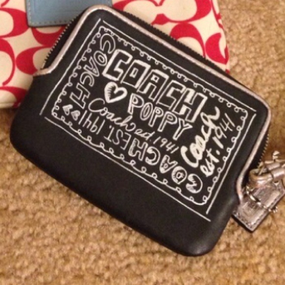 💯 Authentic Coach Wristlet