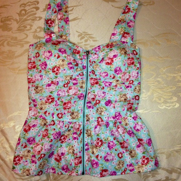 Tops - Super cute peplum top
