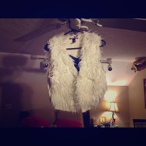 Shaggy sheep fur crop vest