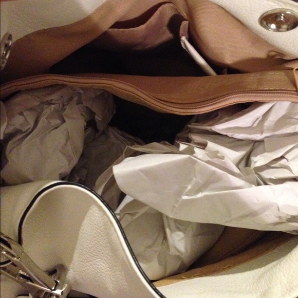 PRADA purse!! - Picture 2 of 4