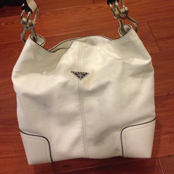 PRADA purse!! - Picture 4 of 4