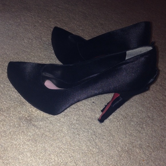 Great condition Paris Hilton satin heels.