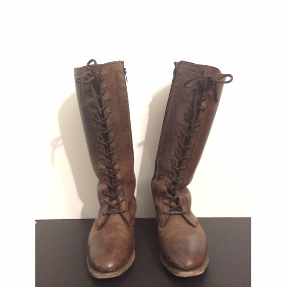 Lace-up riding boots