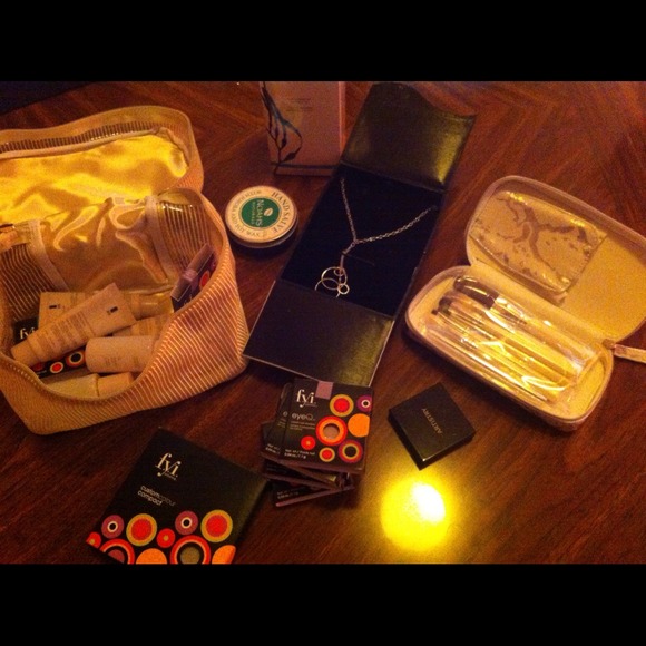 Makeup brushes, bundle