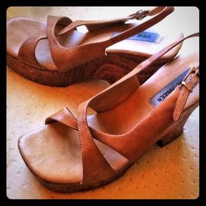 SOLD!Stv. Madden - Dark Tan /Wooden Sandal Wedges!