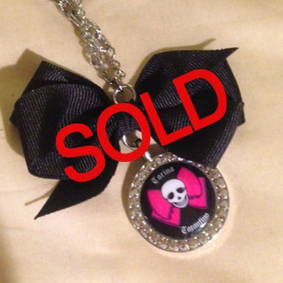 Sold-in bundle Tarantino gothic Lolita bow