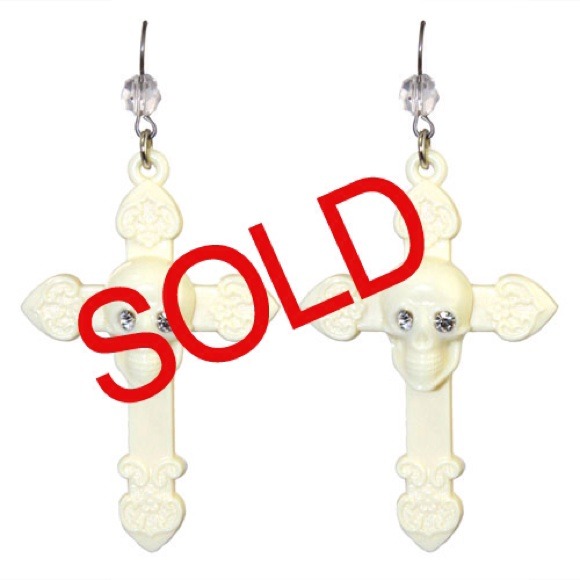 Sold- tarina  Tarantino skull & cross