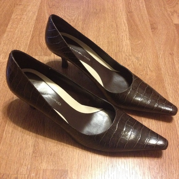 Bandolino Mid Heel Alligator Pumps