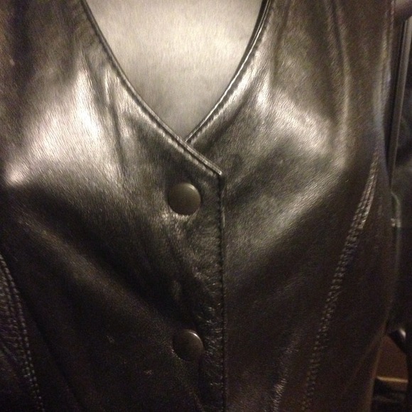100% Leather Black Vest - Picture 3 of 7
