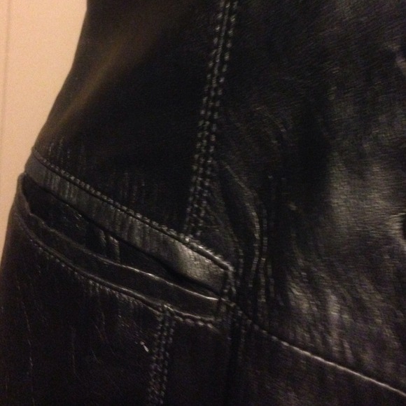 100% Leather Black Vest - Picture 4 of 7