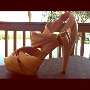 Pour La Victoire Soft Pink Strappy Heels!