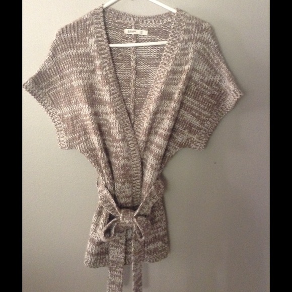 🆕LISTING❤️TAN/CREAM WRAP SWEATER EXC CONDITION